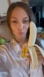 Watch videos Amateur Brunette Babe by the cool model Sophia Reed 🌷’s (@amazingsophia)