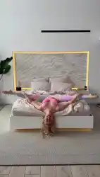 Watch videos Blonde Curly Hair Fit by the cool model Anna Delos’s (@annadelos)