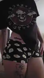 Watch videos Abs Alternative Big Ass by the cool model Bigbrattybabe’s (@bigbrattybabe)