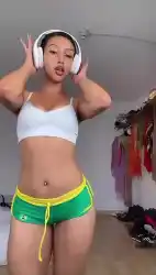 Watch videos Amateur Booty Dancing by the cool model Torraトラ’s (@dystorra)