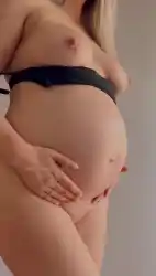 Watch videos Blonde Belly Button belly by the cool model East Coast Maddi 💕’s (@eastcoastmaddi)