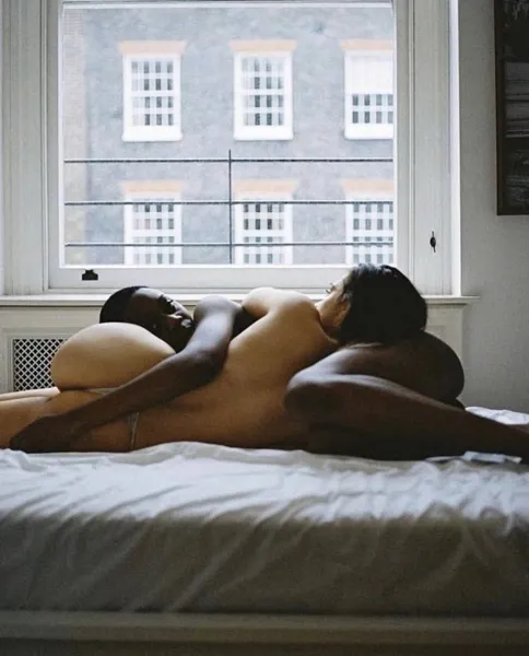 Watch photos Black Bed Couple by the cool model Hot Lovers’s (@hot-lovers)