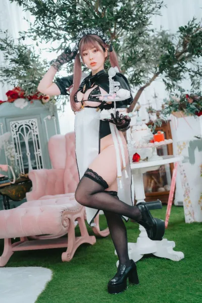 Watch photos Black Costume High Heels by the cool model Hot Lovers’s (@hot-lovers)