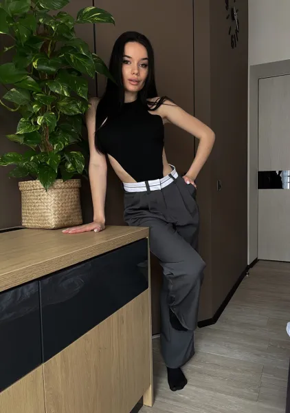 amateur-brunette-solo-3