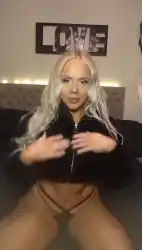 Watch videos Blonde Curly Hair Fake Boobs by the cool model Jessica VIP 💋’s (@je33i_vip)