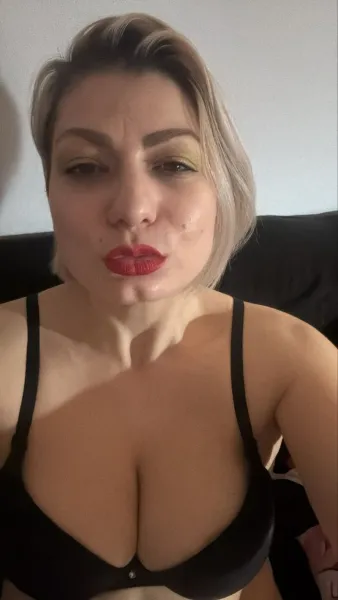 Watch photos Boobs Blonde Bra by the cool model Maya2023rebel’s (@maya2023rebel)