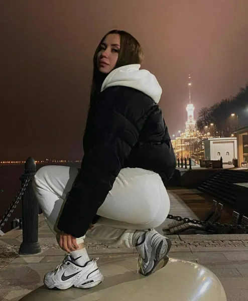 outdoor-night-sneakers