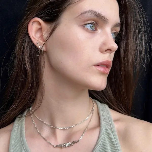 brunette-blue-eyes-big-eyes-8