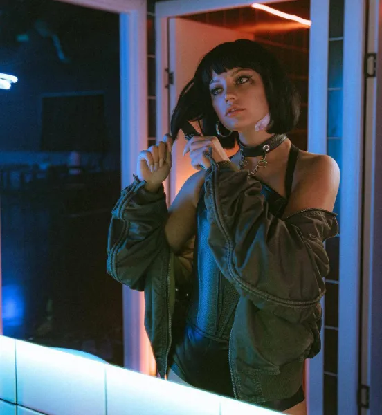 bathroom-bangs-female