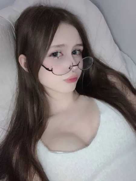 cute-close-up-girl-next-door