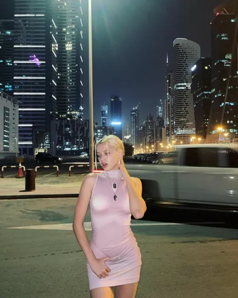 blonde-dress-female-4