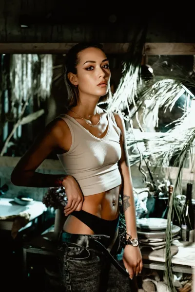 athletic-brunette-brown-eyes