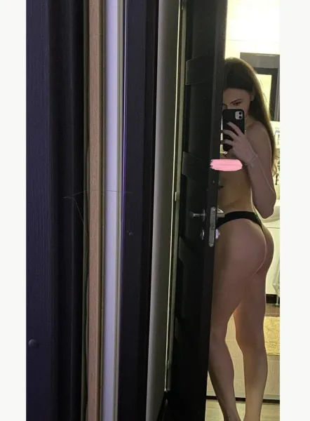 amateur-brunette-bathroom-10