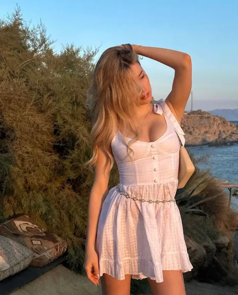 blonde-beach-beautiful-3