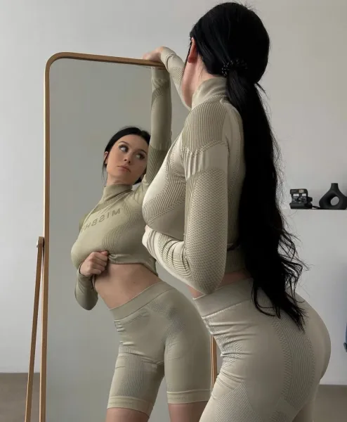 abs-athletic-brunette-24