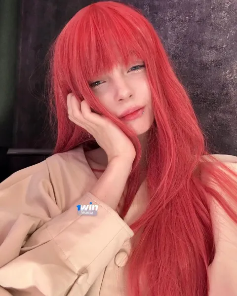 blue-eyes-bangs-female-5