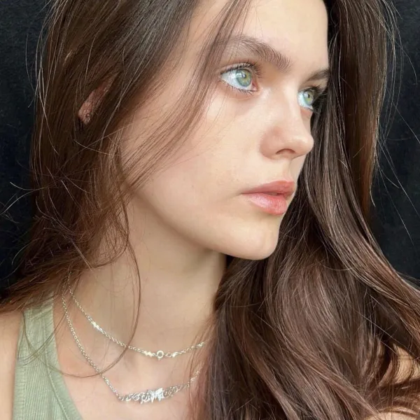 brunette-big-eyes-female-2