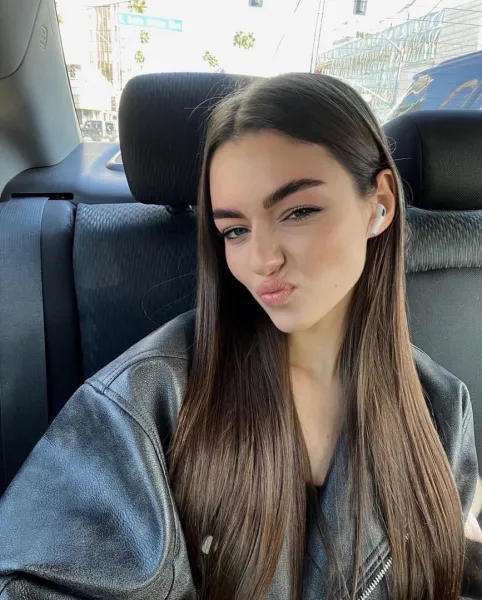 brunette-car-female-2