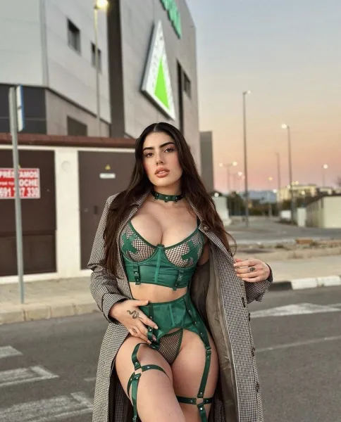 busty-brown-eyes-beautiful