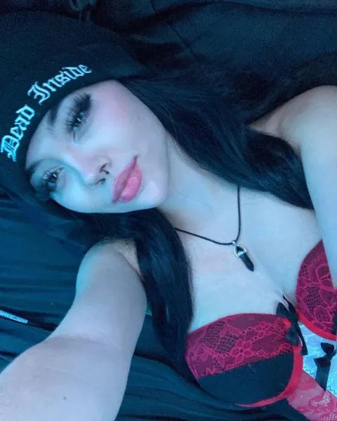 brunette-bra-beautiful-2