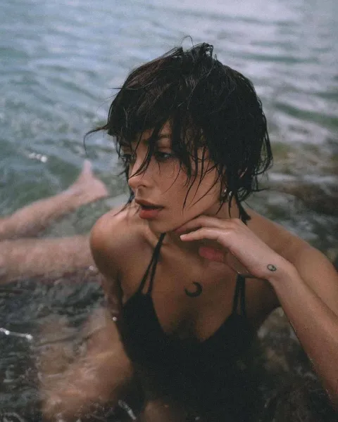 brunette-hair-wet