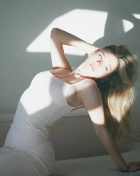 blonde-beautiful-dress-4