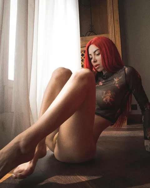 body-curvy-legs