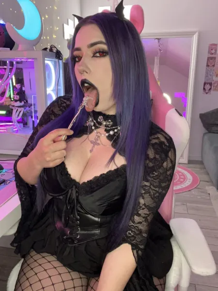 ahegao-big-tits-cleavage-3