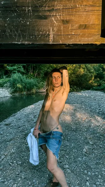 hairy-armpits-jean-shorts-outdoor